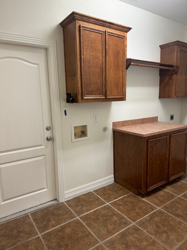 Building Photo - 4213 Lake Apache Dr