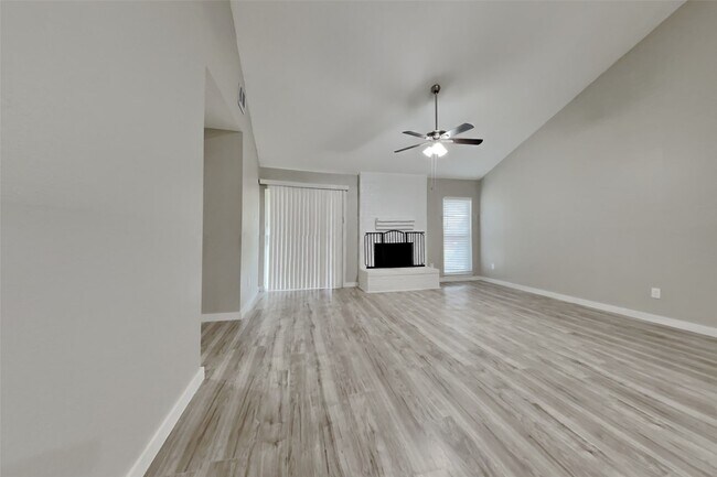 Foto del edificio - 10207 Horseshoe Bend Dr
