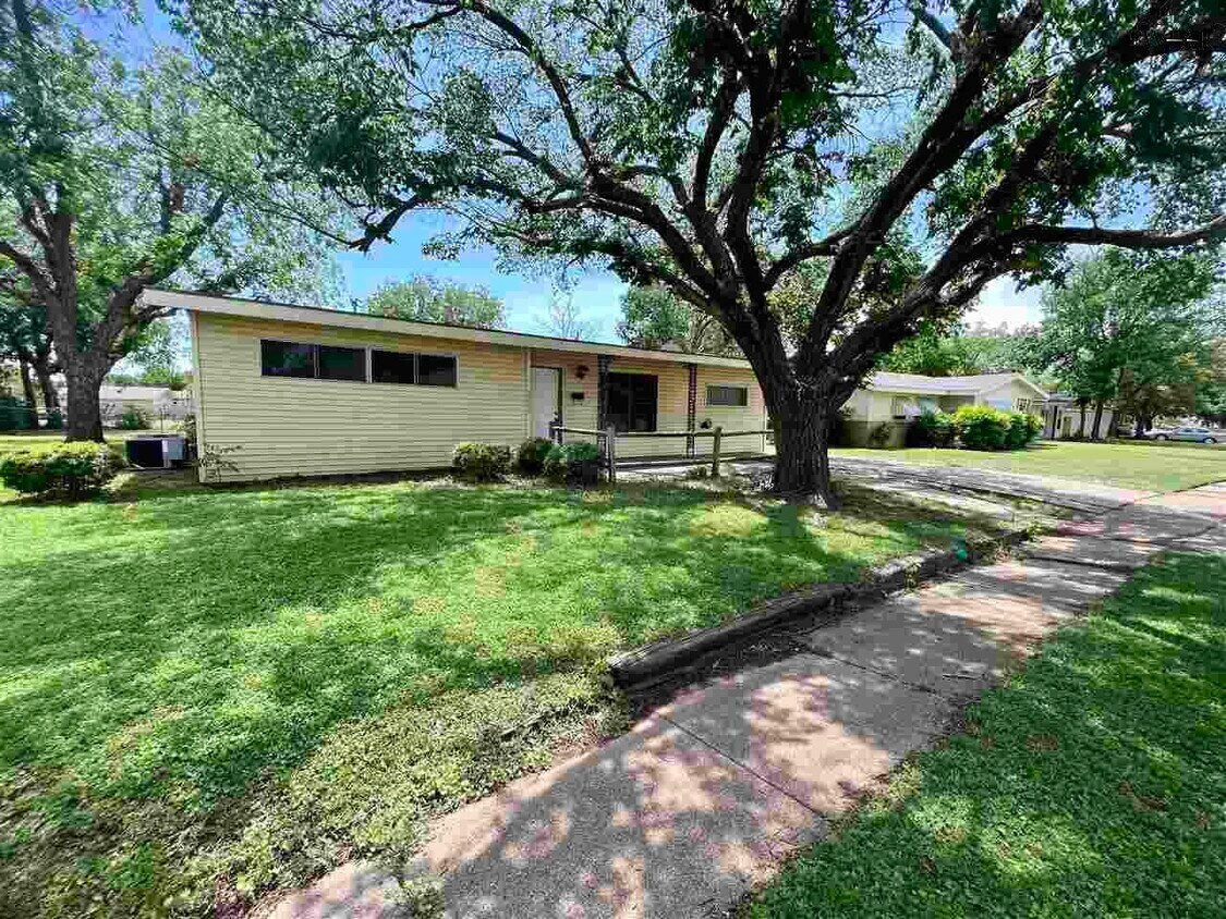 Foto principal - 3003 Blanton St