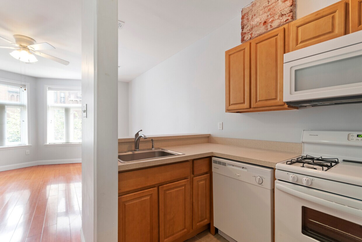 Primary Photo - 1722 Marlton Ave