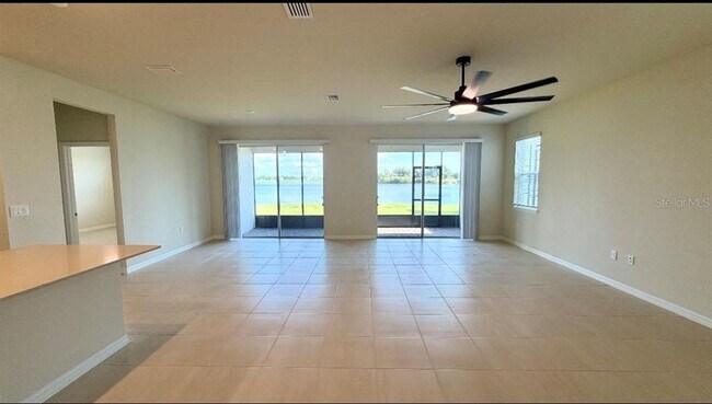 Building Photo - 3099 Springbank Dr