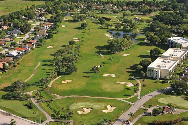 Foto del edificio - "Charming 2-Bed, 2-Bath Condo Oasis in Bradenton's Heart!"