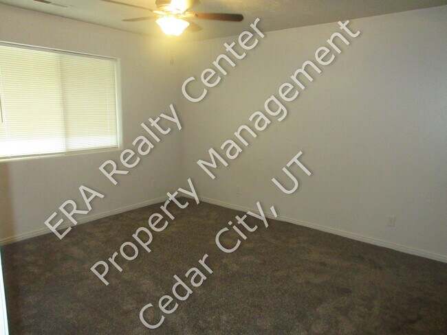 Foto del edificio - 3 Bedroom, 2 Bathroom Twin Home