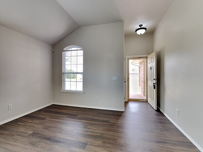 Foto del edificio - 2165 Robin Ridge Ln