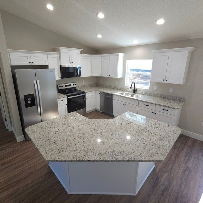 Building Photo - 774 W Deacon Pl