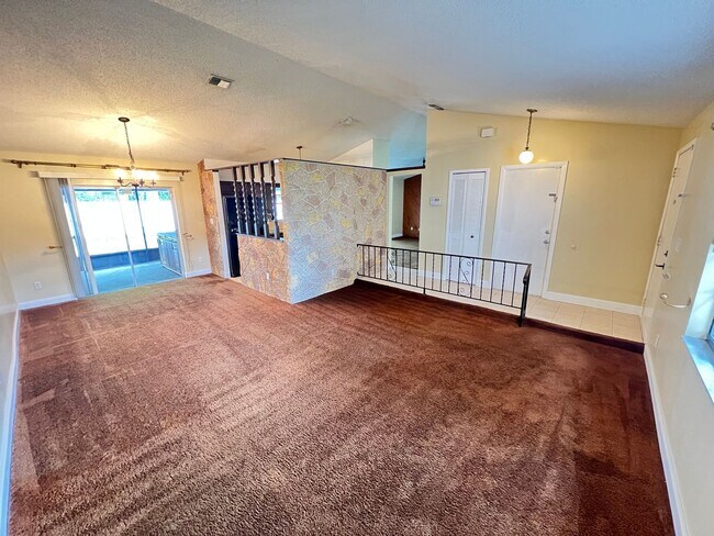 Building Photo - 3 Bedroom Pool Home in Orlando!