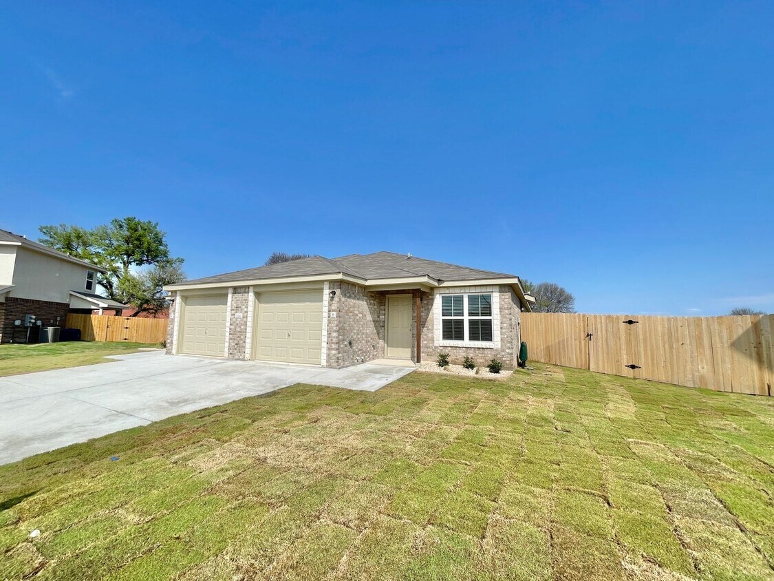 Foto principal - 1704 Castroville Trl