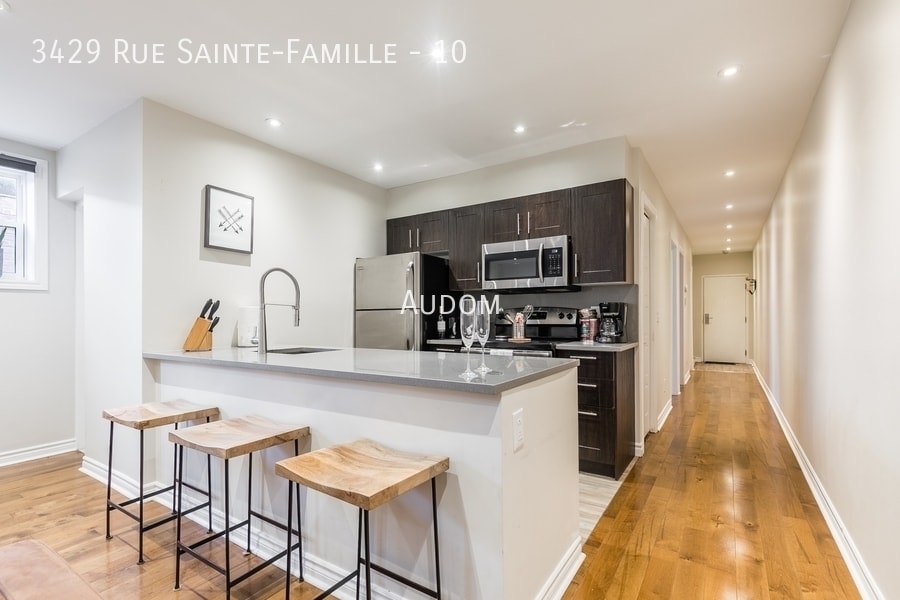 Primary Photo - 3429 Rue Sainte-Famille