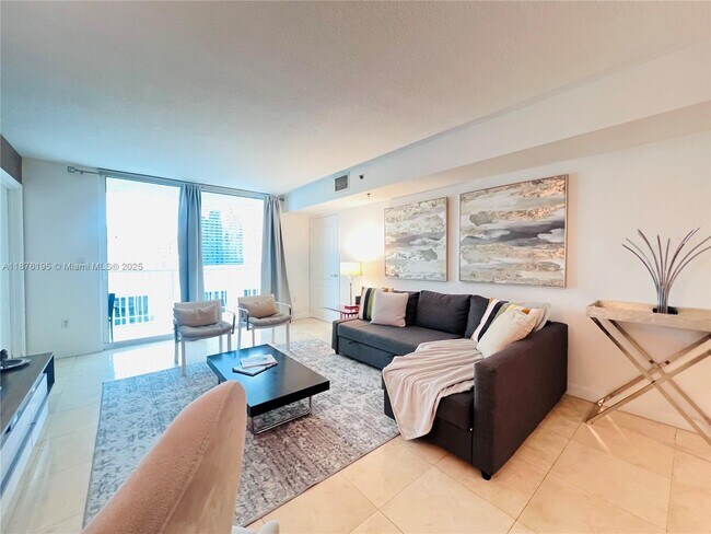 Building Photo - 1200 Brickell Bay Dr