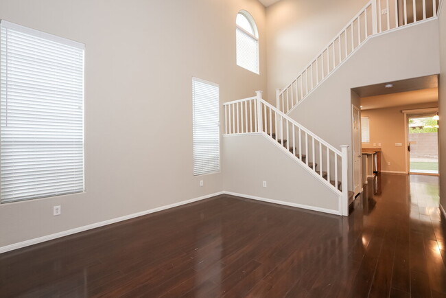 Foto del edificio - 324 Point Loma Ave