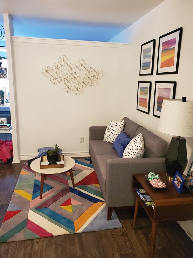 Peppertree 2401 Division St Metairie, LA