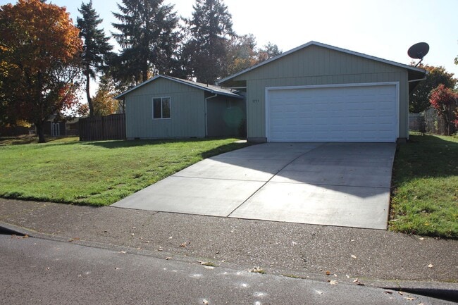 Building Photo - 4 bedroom 2 bath ranch house