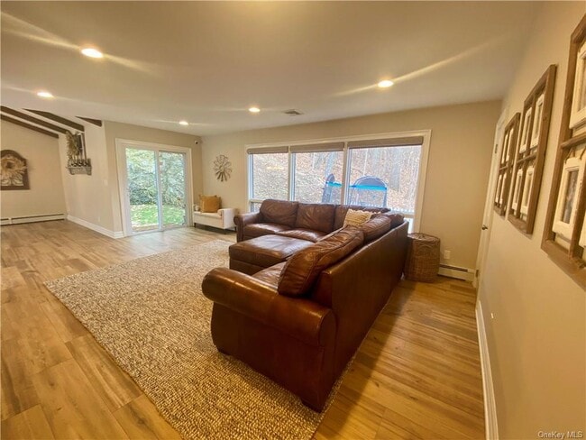 Building Photo - 16a Highclere Ln