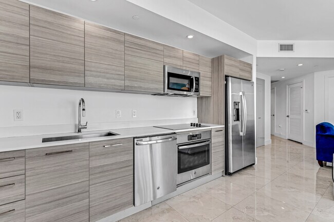 Foto del edificio - 121 NE 34th St