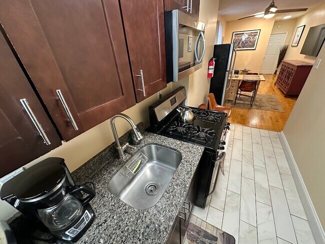 Foto del edificio - 30 Georgia Ave