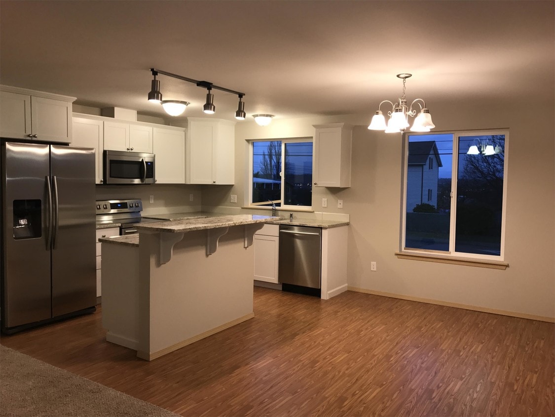 Primary Photo - 1223 E Harrison St