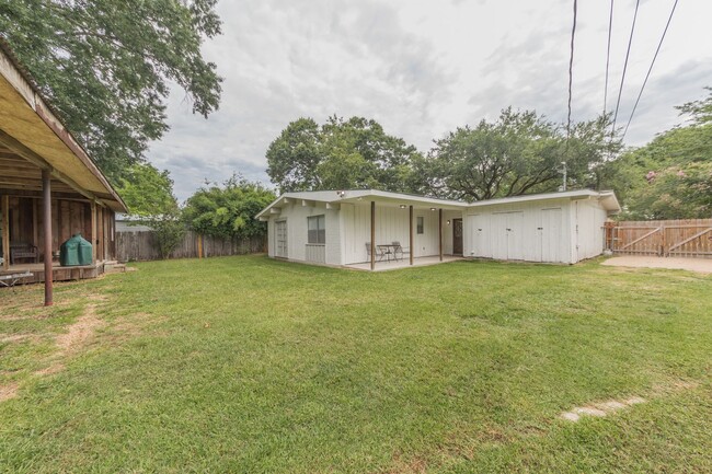 Building Photo - Great 3 bed, 2 bath Home