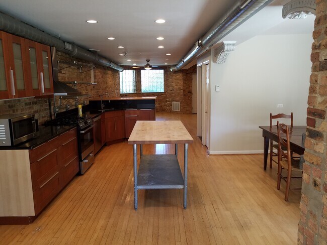 Foto del edificio - 1822 N Wood St