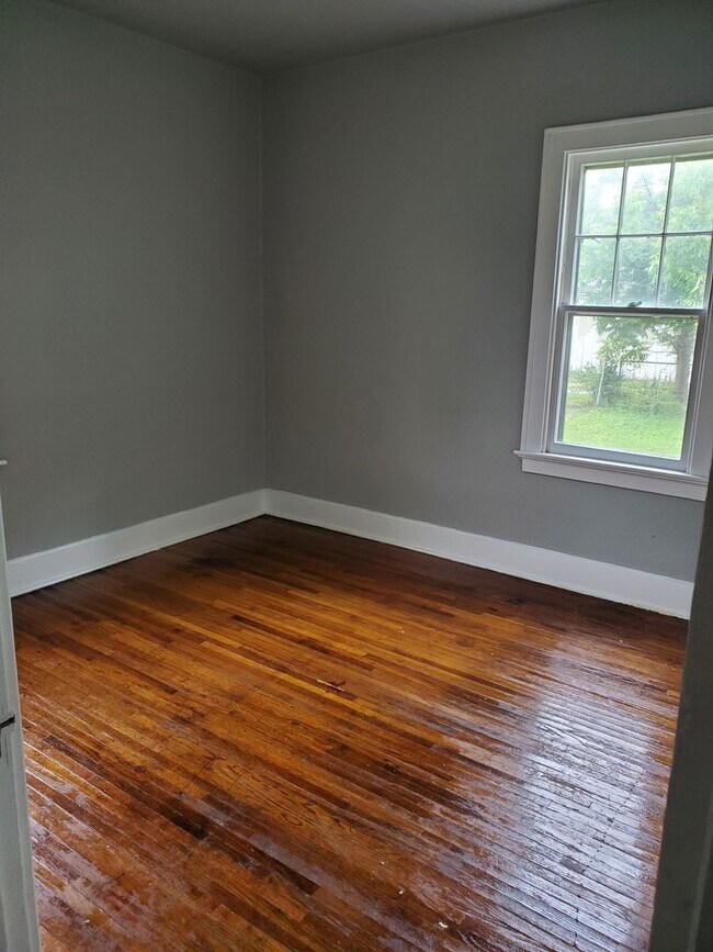 Foto del edificio - 2 Bed/ 1Bath/ Garage / Carport