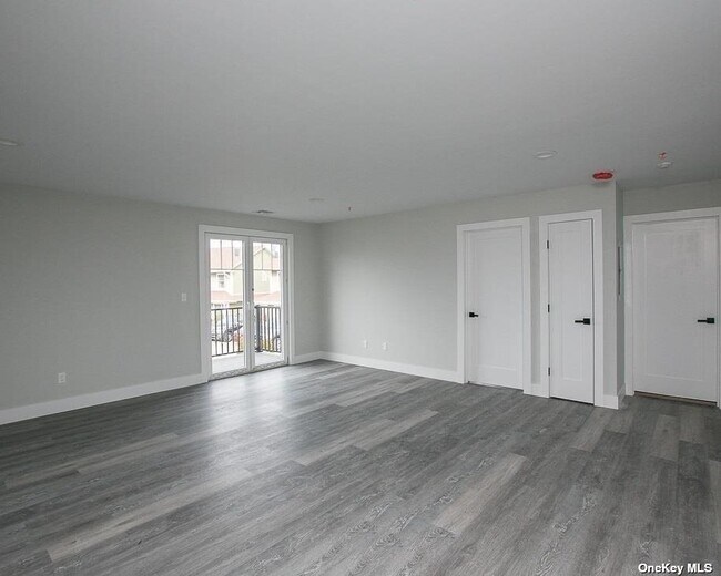 Foto del edificio - 170 W Montauk Hwy
