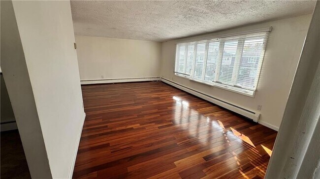 Building Photo - 155-37 Bridgeton St