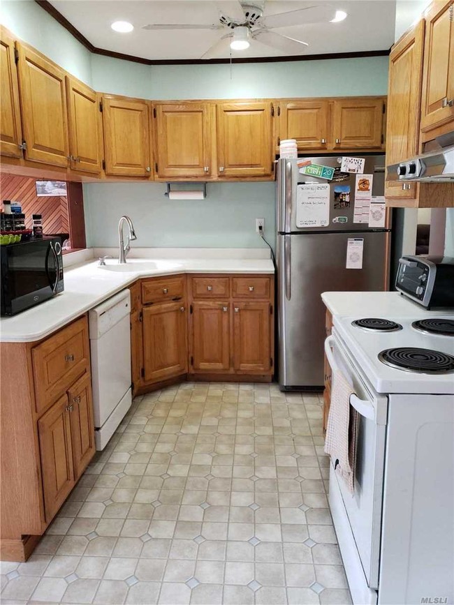 Building Photo - 65 S Windhorst Ave