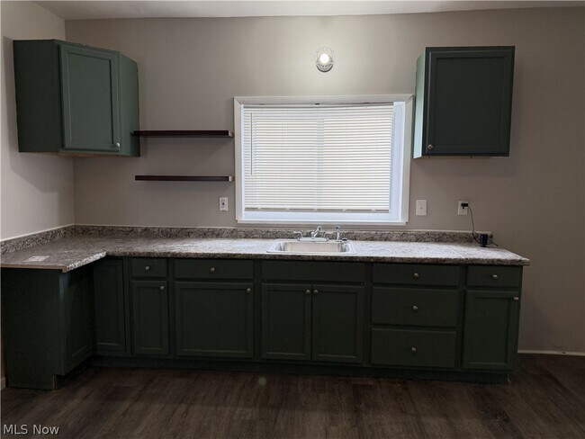 Building Photo - 15340 Yorick Ave