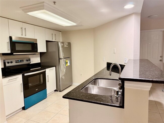 Foto del edificio - 1761 Four Mile Cove Pkwy