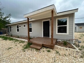 Building Photo - 8109 Glider Ave