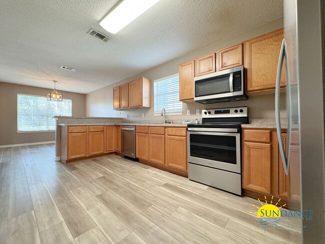 Building Photo - Charming 3-Bedroom Home in Central Destin ...