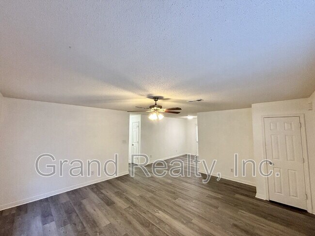 Foto del edificio - 5574 Econfina St