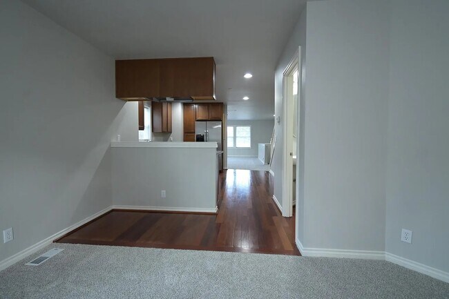 Foto del edificio - 321 Hardie Ave NW