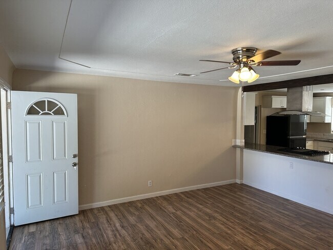 Foto del edificio - Modesto 3 Bedroom 2 Bathroom Home