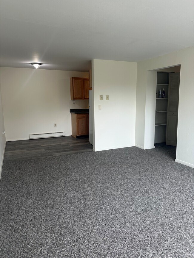 Building Photo - Hilltop Garden Apartments