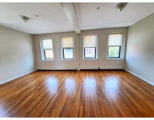 Foto del edificio - 369 Blue Hill Ave