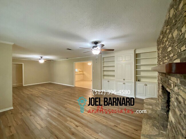 Building Photo - Greatly Located 3 Bedroom, 2 Bath Home