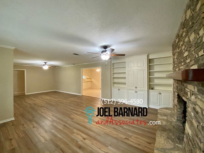 Foto del edificio - Greatly Located 3 Bedroom, 2 Bath Home