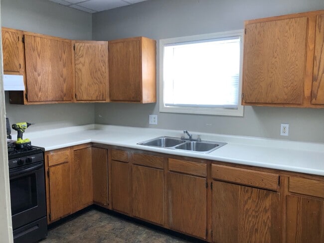 Kitchen - 733 Chili Ave