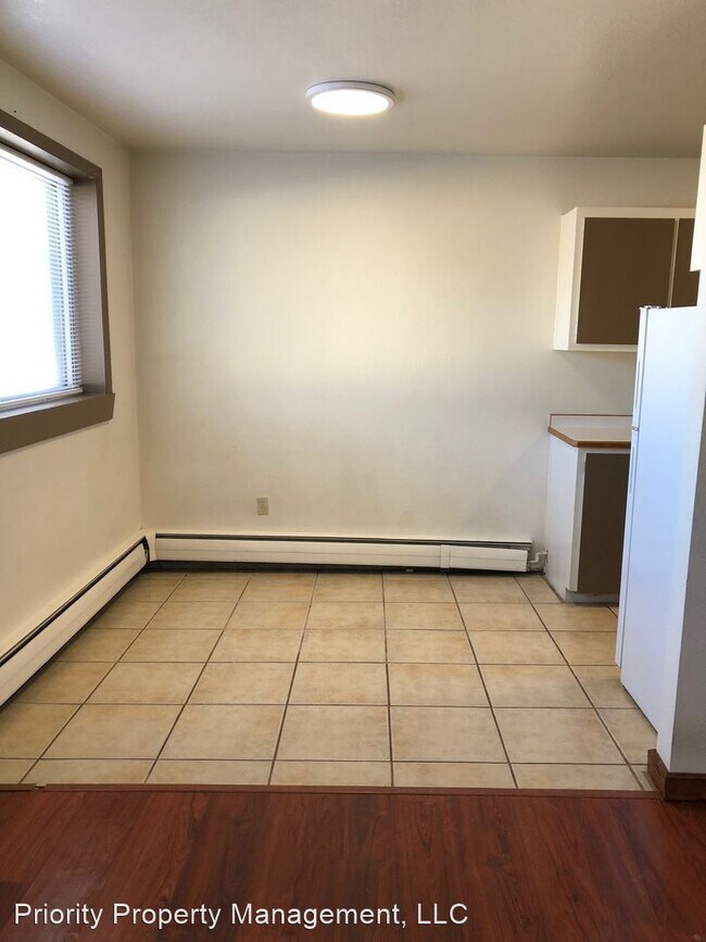 Building Photo - 600 S Gillette Ave