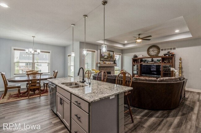 Foto del edificio - 5 br, 3 bath House - 5010 NW 64th Place