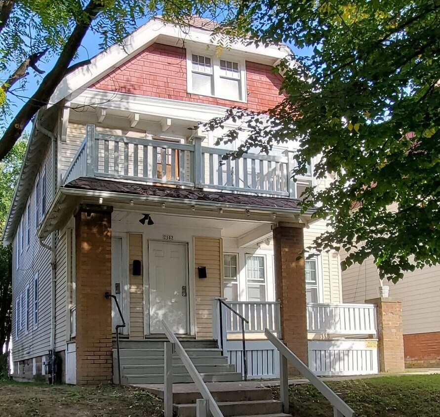 Foto principal - 2562-64 N 37th