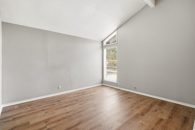 Building Photo - 2119 Williamsburg Ct S