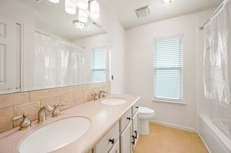 Building Photo - 209 McVoy Dr