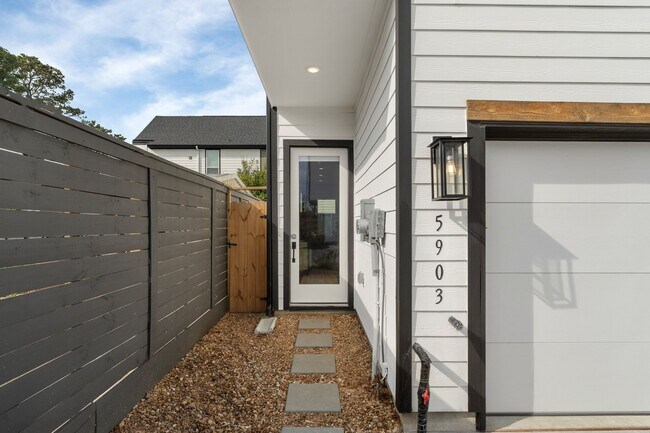 Foto del edificio - 5903 Wheatley Holw Ln