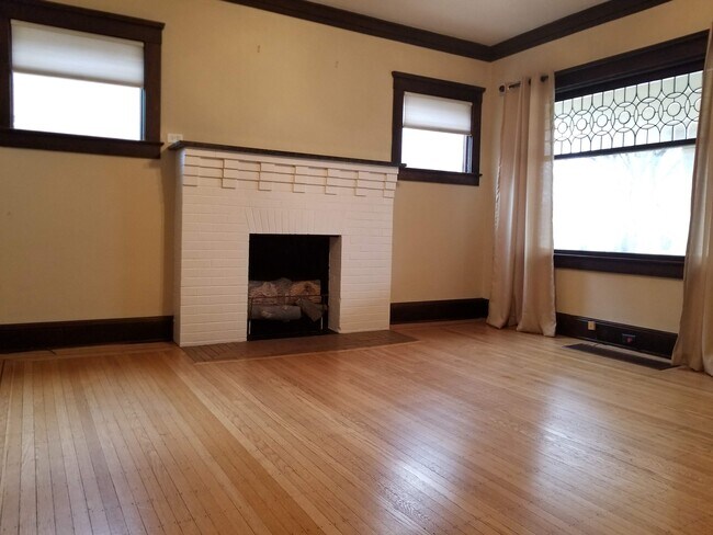 Foto del edificio - 9725 Lake Ave