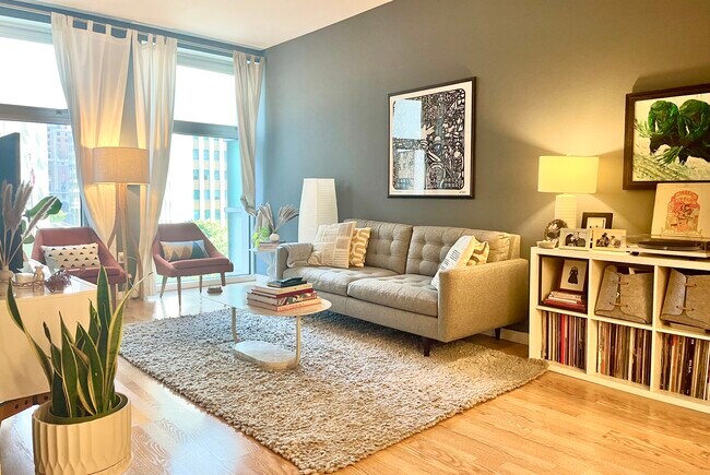 Foto del edificio - 630 W 6th St