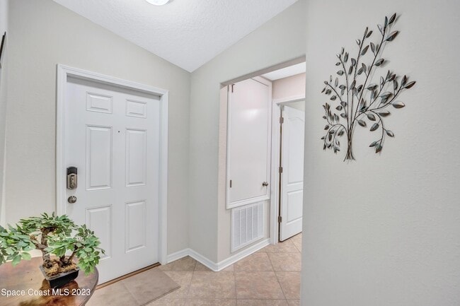 Building Photo - 3496 Bancroft Dr