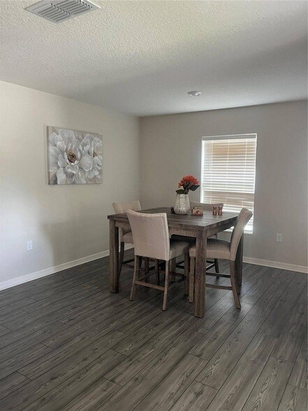 Foto del edificio - 1635 Wynford Cir