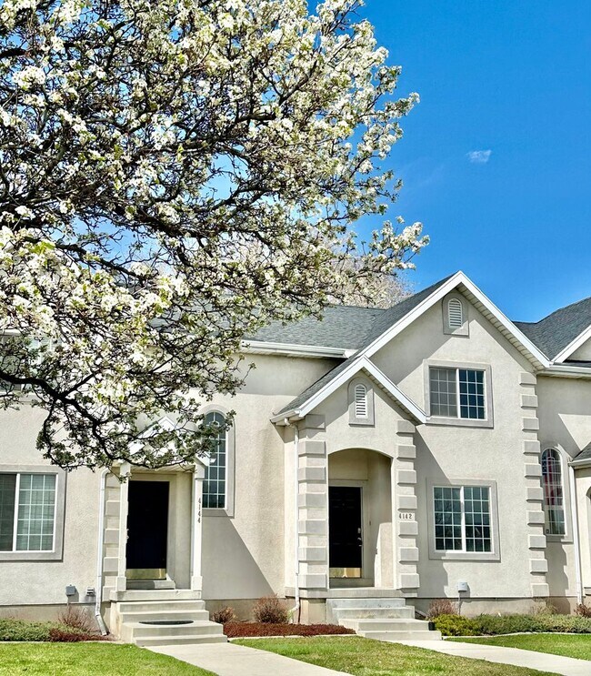 Building Photo - Spacious 3 Bd Condo Near SL College