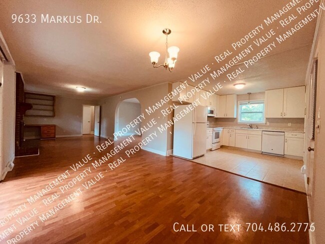 Building Photo - Newly Renovated Classic Ranch Home with La...